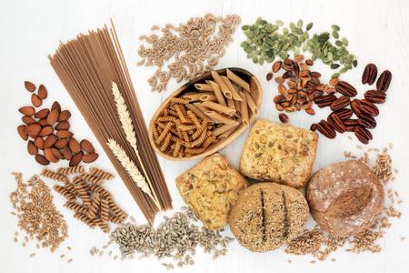 高纤维保健食品, 全麦面包卷, 全麦面食, 坚果, 种子和谷物.