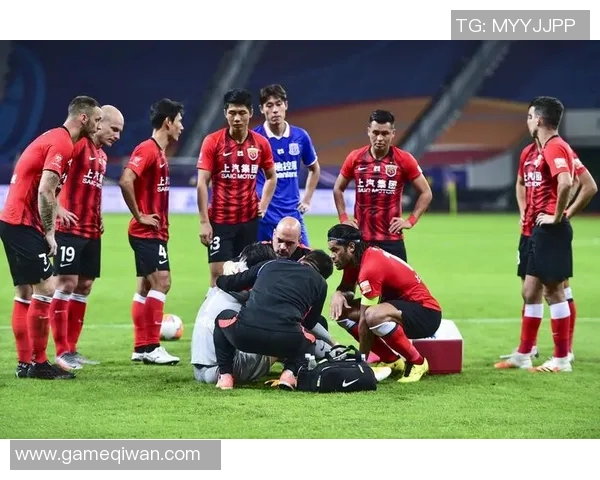 上海足球队在足球配合排行榜中荣登第六名展现团队实力与默契 上海足球队在足球配合排行榜中荣登第六名展现团队实力与默契