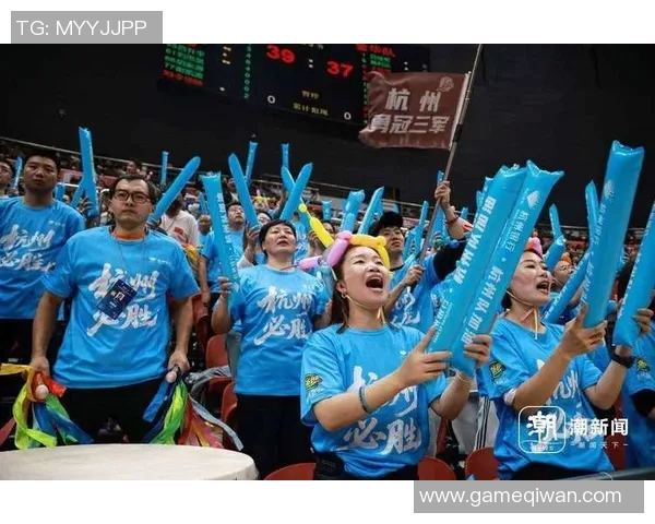 杭州足球队团队协作引发热议球迷对战术配合和球员表现的不同看法 杭州足球队团队协作引发热议球迷对战术配合和球员表现的不同看法